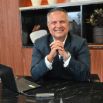 A importância de decisões técnicas em ambientes sensíveis ganha ainda mais relevância quando analisada pela experiência de Elmar Juan Passos Varjão Bomfim.