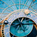 As previsões da Astrologia 2026 ajudam a compreender tendências que podem influenciar decisões do dia a dia, destaca Márcio Pires de Moraes.