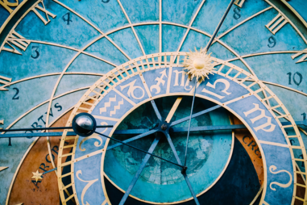 As previsões da Astrologia 2026 ajudam a compreender tendências que podem influenciar decisões do dia a dia, destaca Márcio Pires de Moraes.