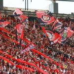 Torcida do Flamengo agita bandeiras nas arquibancadas do Maracanã, no Rio de Janeiro.
